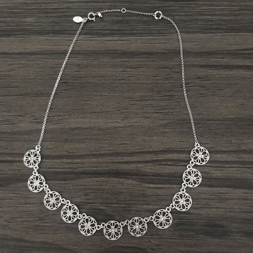 Pretty silver Loft necklace